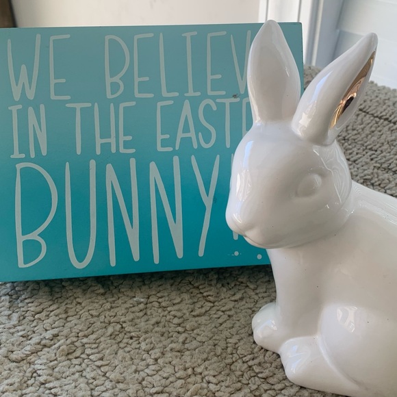 Spring decoration bundle.  2 wooden signs, 2 ceramic bunnies, 2 kitchen towels. - Picture 3 of 8